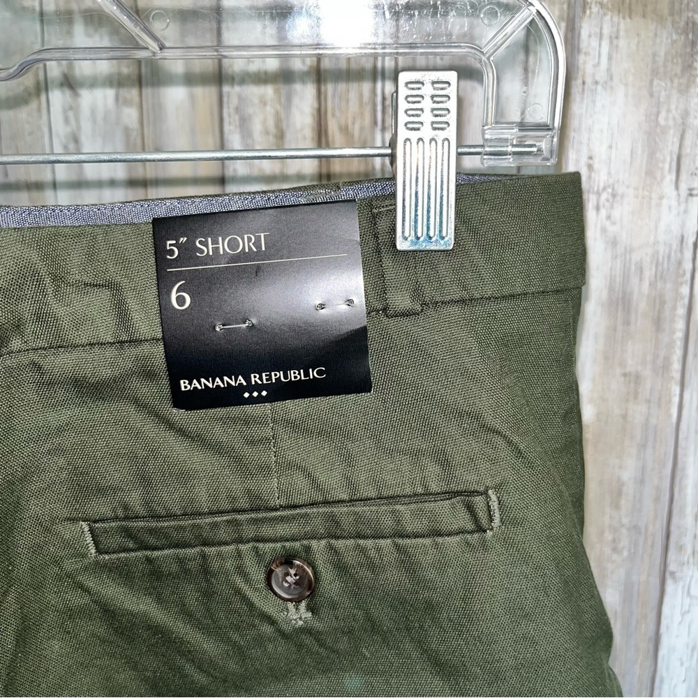 NWT Banana Republic Dark Green Latch Button 5” Inseam Shorts - Picture 6 of 6